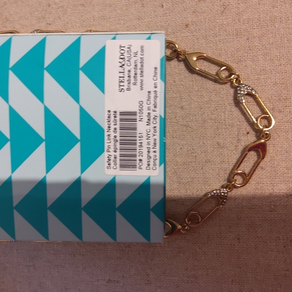 Stella and Dot Safety Pin Link Necklace - Picture 6 of 7